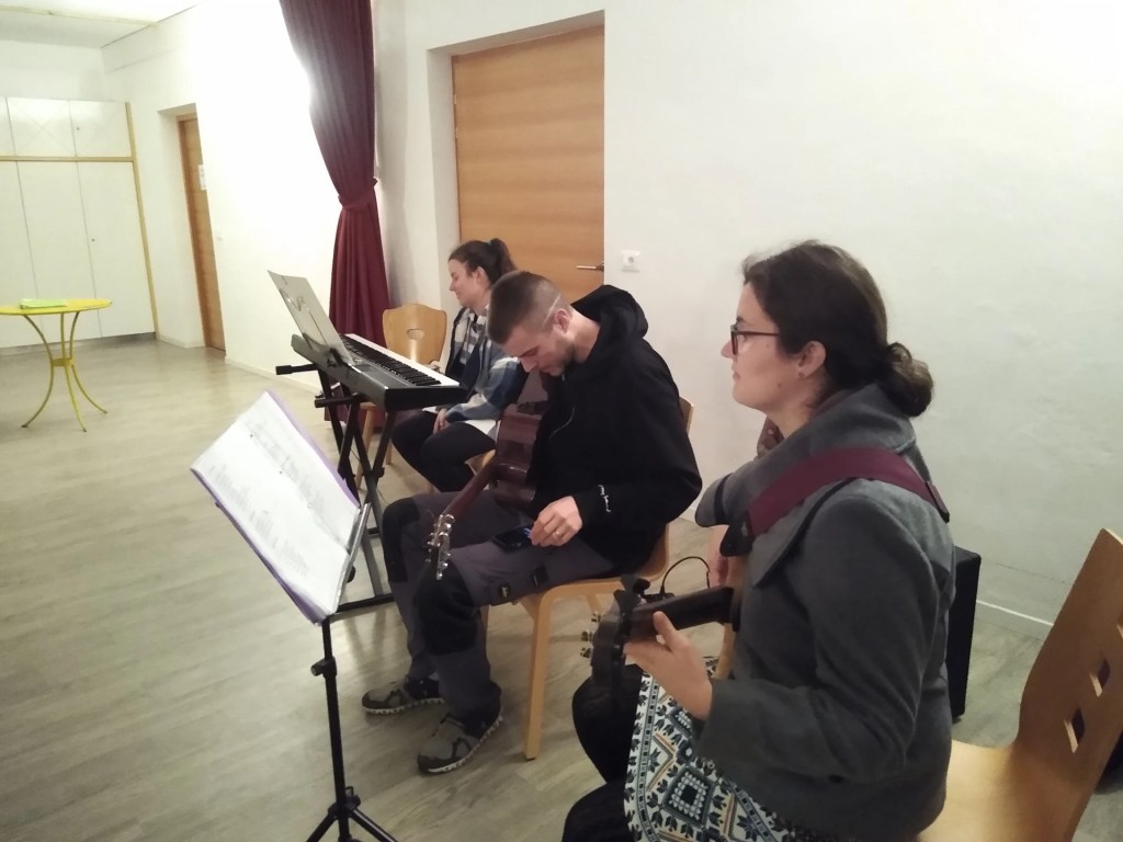 Die Band beim Vorbereiten